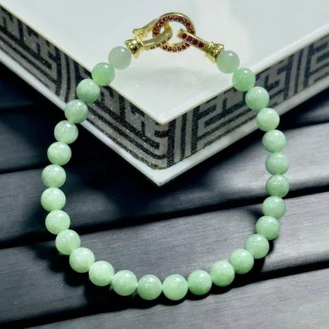 สร้อยข้อมือหยกพม่าแท้ Type A สีเขียวมิ้นท์ เนื้อเทียนไขฉ่ำเงา