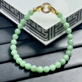 สร้อยข้อมือหยกพม่าแท้ Type A สีเขียวมิ้นท์ เนื้อเทียนไขฉ่ำเงา (ภาพที่ 3)